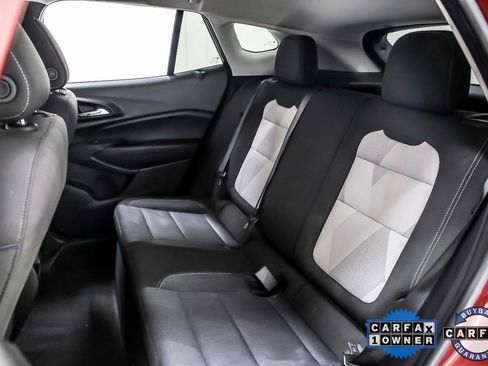 Used 2025 Chevrolet Trax LS w/ LS Convenience Package image 31