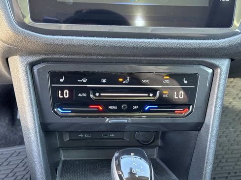 Used 2023 Volkswagen Tiguan SE w/ Panoramic Sunroof Package image 15