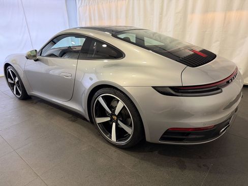 Used 2022 Porsche 911 Carrera image 3