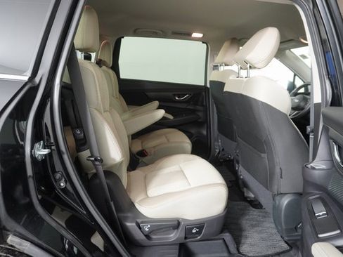 Used 2024 Subaru Ascent Premium w/ Convenience Package image 38