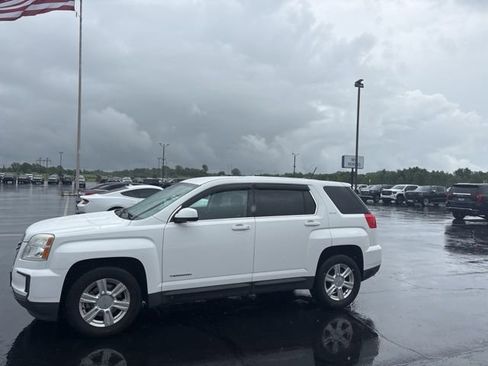 Used 2016 GMC Terrain SLE FWD image 2