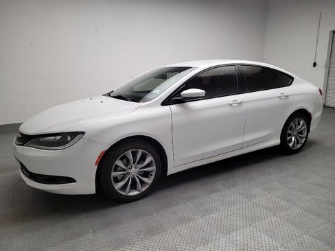 Used 2016 Chrysler 200 S image 2