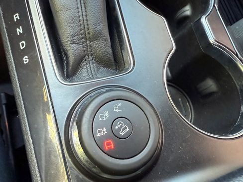 Used 2017 Ford Explorer XLT image 27