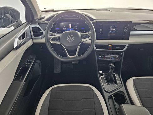 Used 2026 Volkswagen Taos SE FWD image 18