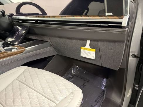 New 2026 Cadillac Escalade Platinum Sport w/ LPO, ONYX Package image 26