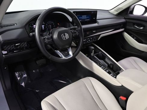 Used 2025 Honda Accord Touring image 12