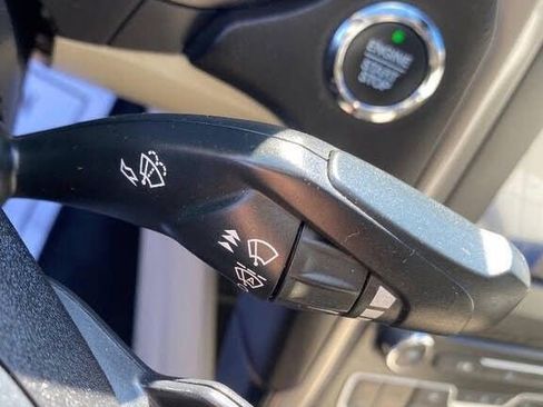 Used 2018 Ford Fusion SE w/ Fusion SE Technology Package image 18