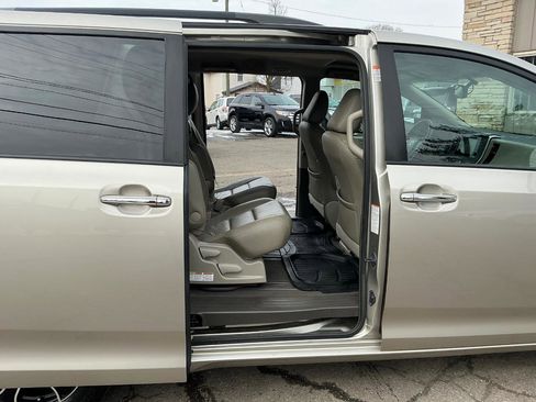 Used 2015 Toyota Sienna XLE image 9