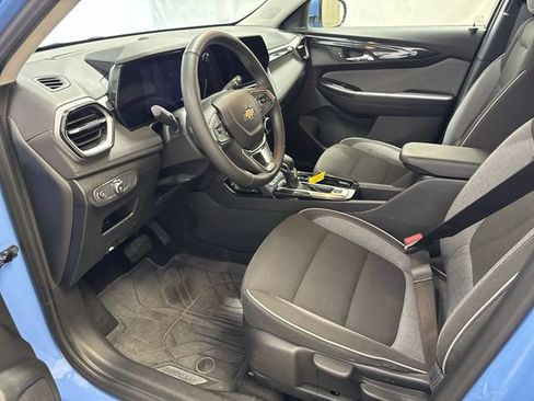 Used 2024 Chevrolet TrailBlazer LT w/ LT Cold Weather Package FWD image 11