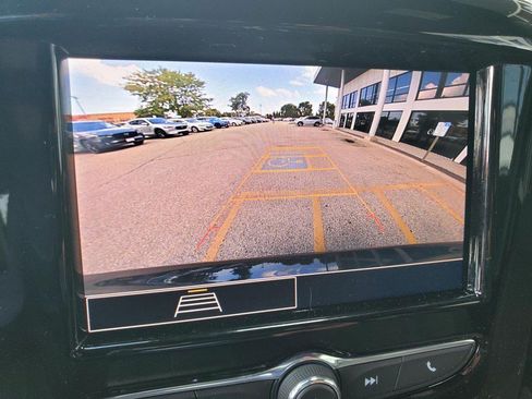 Used 2023 Chevrolet Traverse LT w/ LPO, Cargo Package FWD image 11
