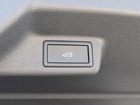 Used 2025 Volkswagen ID. Buzz Pro S Plus RWD image 21