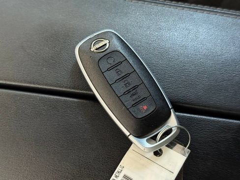 Used 2025 Nissan Rogue SV FWD image 35