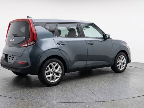 Used 2025 Kia Soul LX w/ LX Technology Package FWD image 9