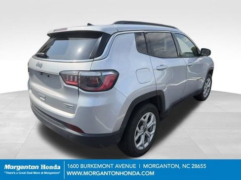 Used 2024 Jeep Compass Latitude AWD/4WD image 8
