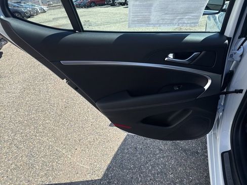 Used 2026 Genesis G70 2.5T image 19