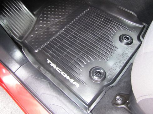 Used 2019 Toyota Tacoma 2WD Double Cab image 16