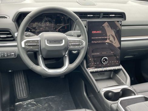 New 2026 GMC Terrain Denali w/ LPO, Black Badging Package AWD/4WD image 9