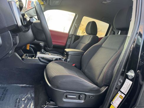 Certified 2022 Toyota Tacoma SR5 image 17