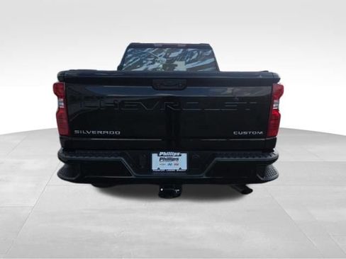 Used 2024 Chevrolet Silverado 2500 Custom w/ Custom Value Package AWD/4WD image 9