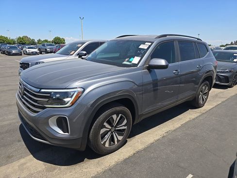Used 2024 Volkswagen Atlas SE FWD image 2