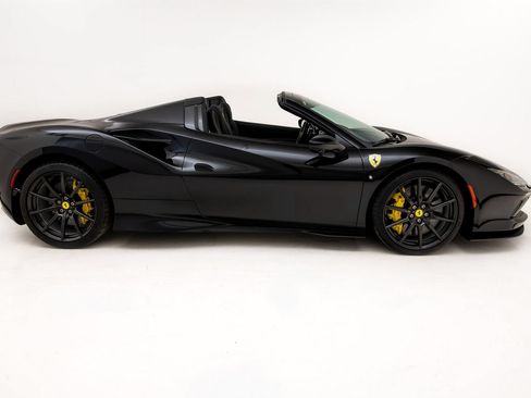 Certified 2022 Ferrari F8 Tributo RWD image 3