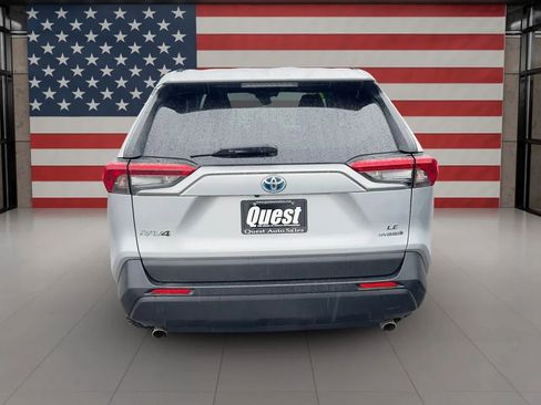 Used 2019 Toyota RAV4 LE w/ Carpet Mat Package image 7