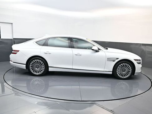 Used 2024 Genesis G80 image 2