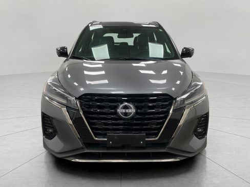 Used 2023 Nissan Kicks SR w/ SR Premium Package image 9