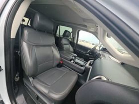 Used 2025 Ford Expedition Active AWD/4WD image 7