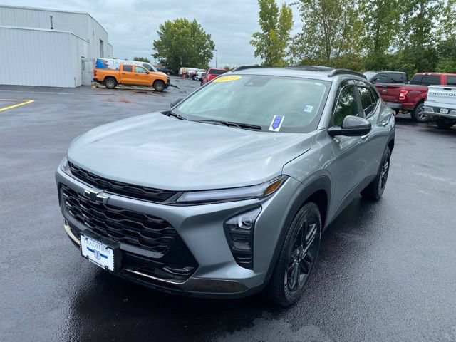 Used 2025 Chevrolet Trax ACTIV w/ Sunroof Package FWD image 1