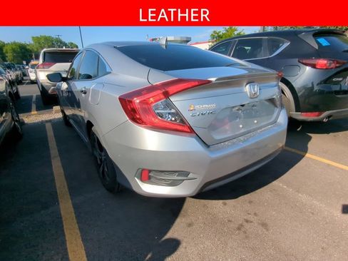 Used 2018 Honda Civic Touring image 4