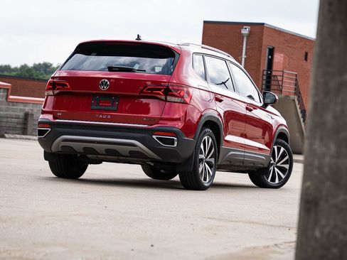 Certified 2023 Volkswagen Taos SE w/ Panoramic Sunroof Package AWD/4WD image 6