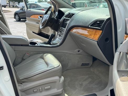 Used 2012 Lincoln MKX AWD image 18