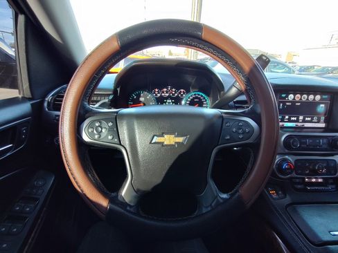 Used 2019 Chevrolet Suburban Premier w/ Premier Plus Edition image 18