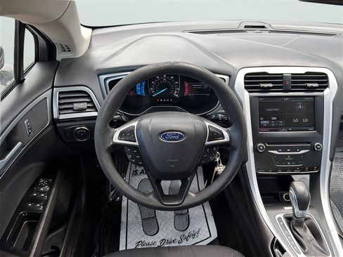 Used 2014 Ford Fusion SE FWD image 20