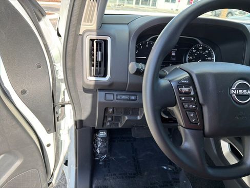 Certified 2025 Nissan Frontier SV image 12