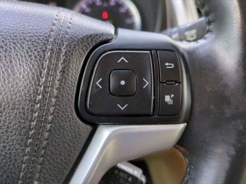 Certified 2016 Toyota Highlander XLE FWD image 27
