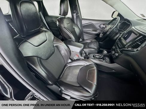 Used 2019 Jeep Cherokee Latitude Plus FWD image 26