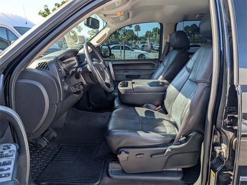 Used 2010 Chevrolet Silverado 1500 LT w/ Regional Value Package image 5