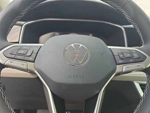 New 2026 Volkswagen Taos SE FWD image 18