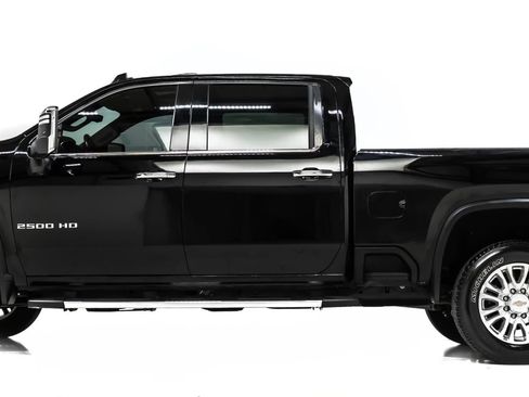 Used 2022 Chevrolet Silverado 2500 High Country w/ Technology Package image 8