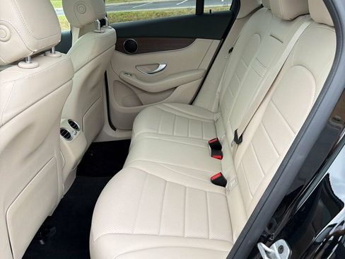 Used 2022 Mercedes-Benz GLC 300 4MATIC w/ Multimedia Package Lite image 15