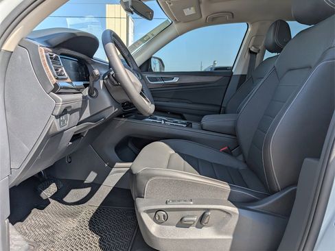 New 2025 Volkswagen Atlas SEL image 12