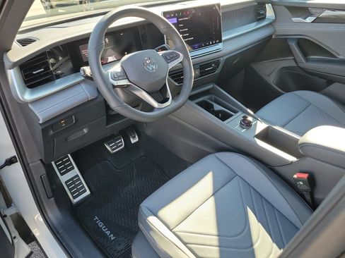 New 2026 Volkswagen Tiguan SE R-Line image 30