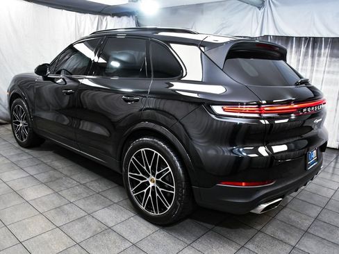 Used 2024 Porsche Cayenne AWD/4WD image 4