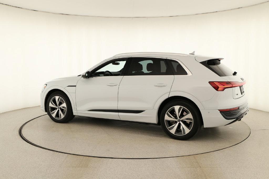 Used 2024 Audi Q8 e-tron Premium Plus AWD/4WD image 3