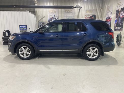 Used 2016 Ford Explorer XLT w/ Equipment Group 201A AWD/4WD image 5