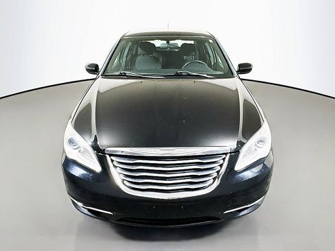 Used 2013 Chrysler 200 Touring FWD image 2
