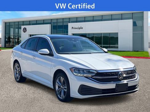 Certified 2024 Volkswagen Jetta SE w/ Panoramic Sunroof Package image 3