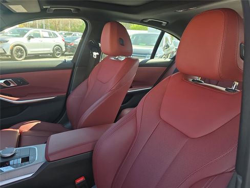 Used 2025 BMW 330i Sedan image 17